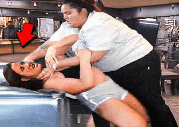 Customer KNO:CKS OUT Ashley Gold During HEA:TED Argu:ment | Hardcore Pawn