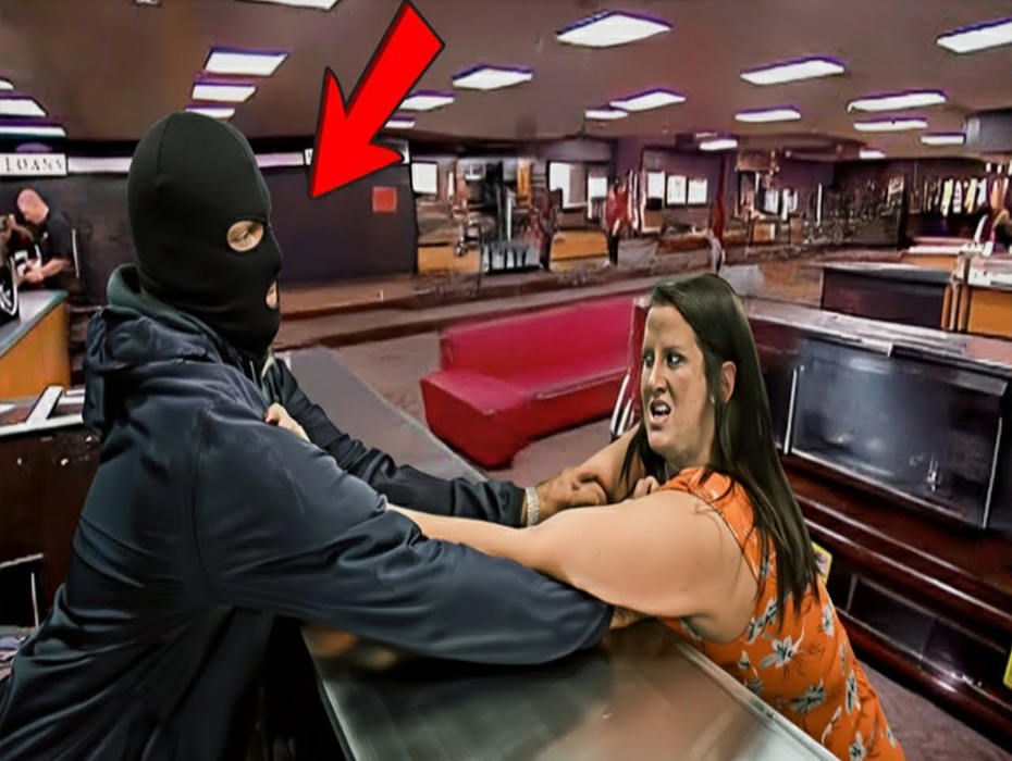 Ashley Gold vs. Thief: SHO:CKING Fi:ght Inside Hardcore Pawn!