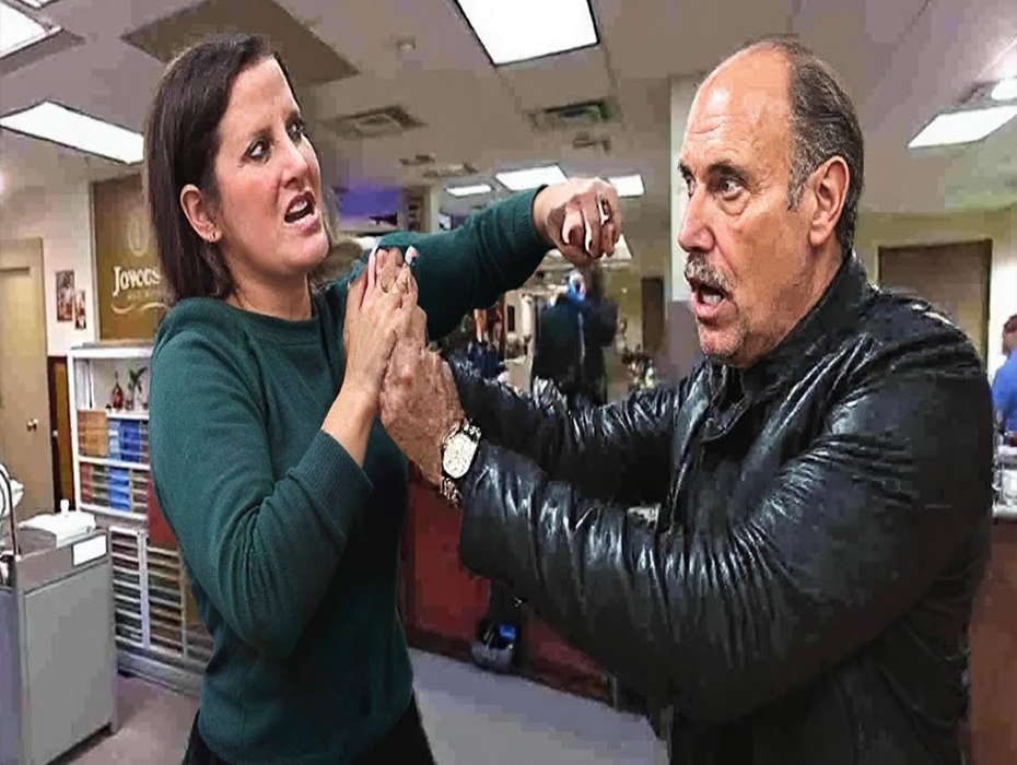 Ashley Gold vs. Thief: SHO:CKING Fi:ght Inside Hardcore Pawn!